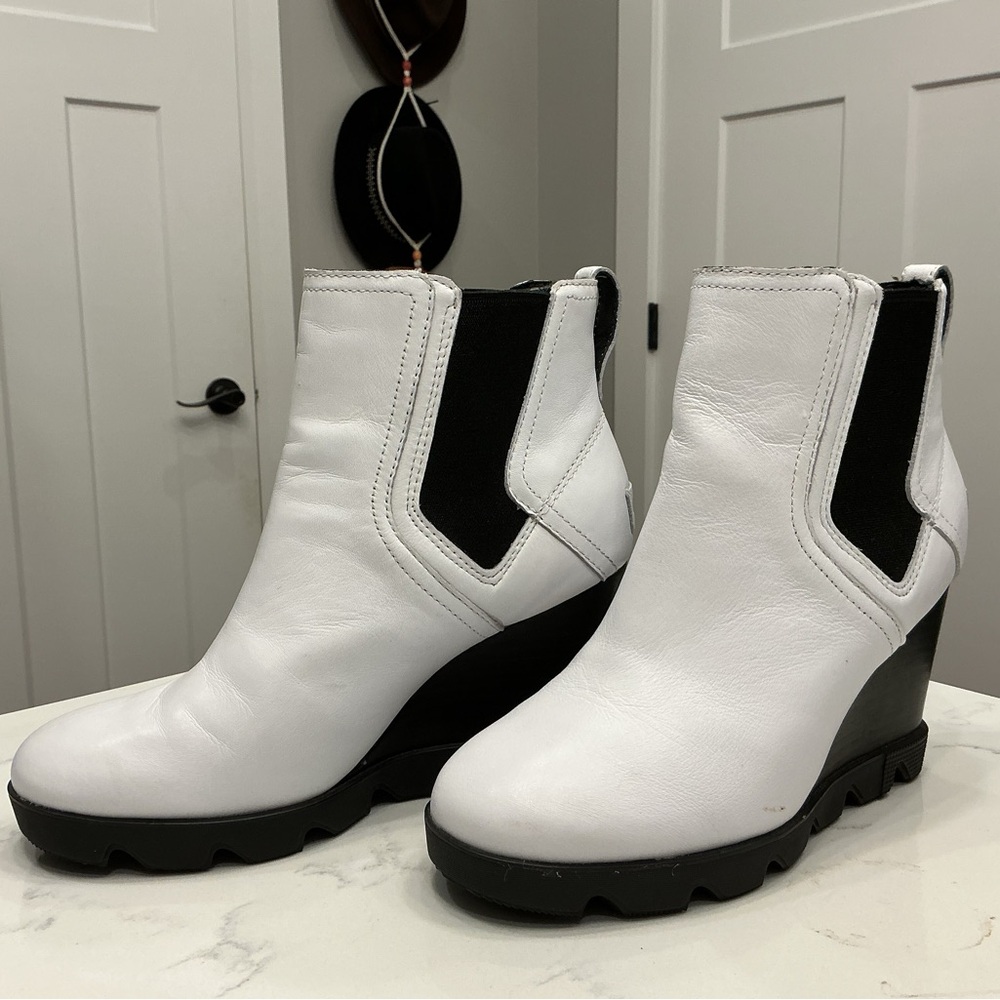 Sorel White and Black Wedge Ankle Boots